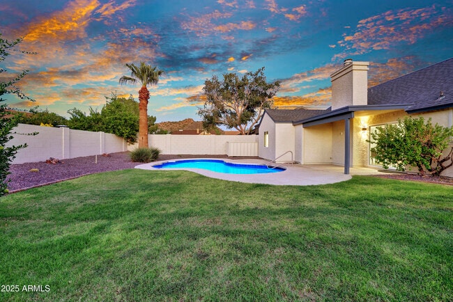 Building Photo - 1362 E Wickieup Ln