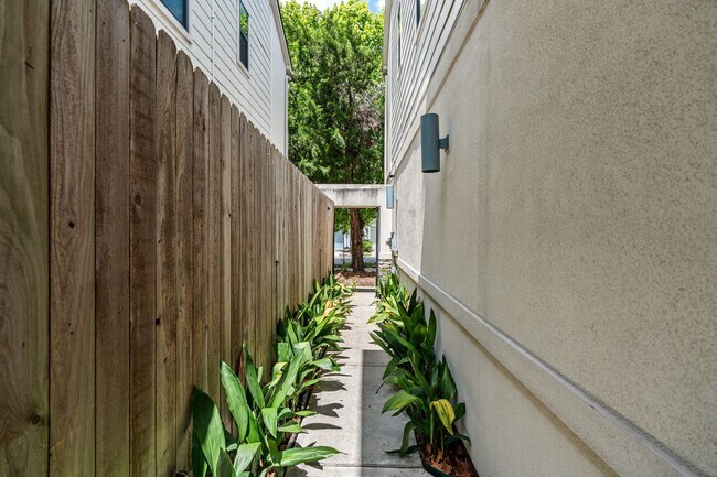 Building Photo - 4205 Koehler St