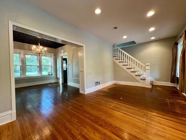 Building Photo - 6114 Columbia Ave