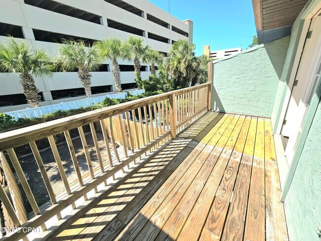 Building Photo - 636 W Caladium Cir