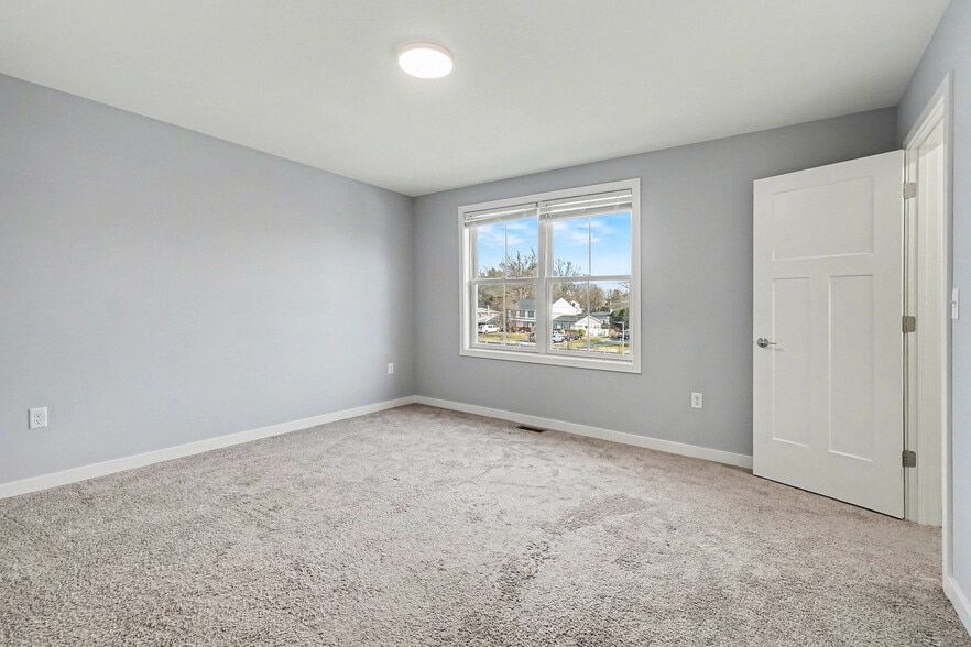 Building Photo - 120 Hart Ln