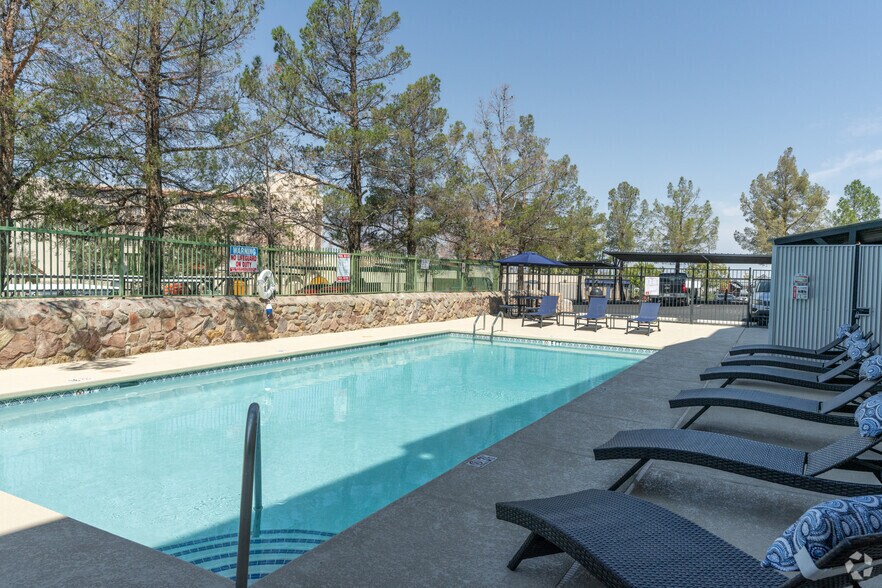 Pool - Alexis Apartments