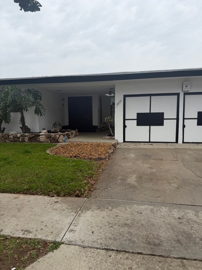 Building Photo - 3337 W 111th Pl