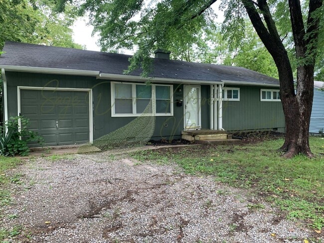 Building Photo - RANCH STYLE HOME!!!