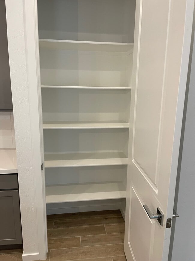 Building Photo - 901 S Smith Rd