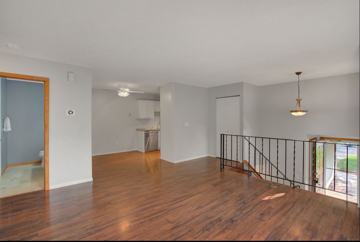 Living room - 880 Pontiac Ln