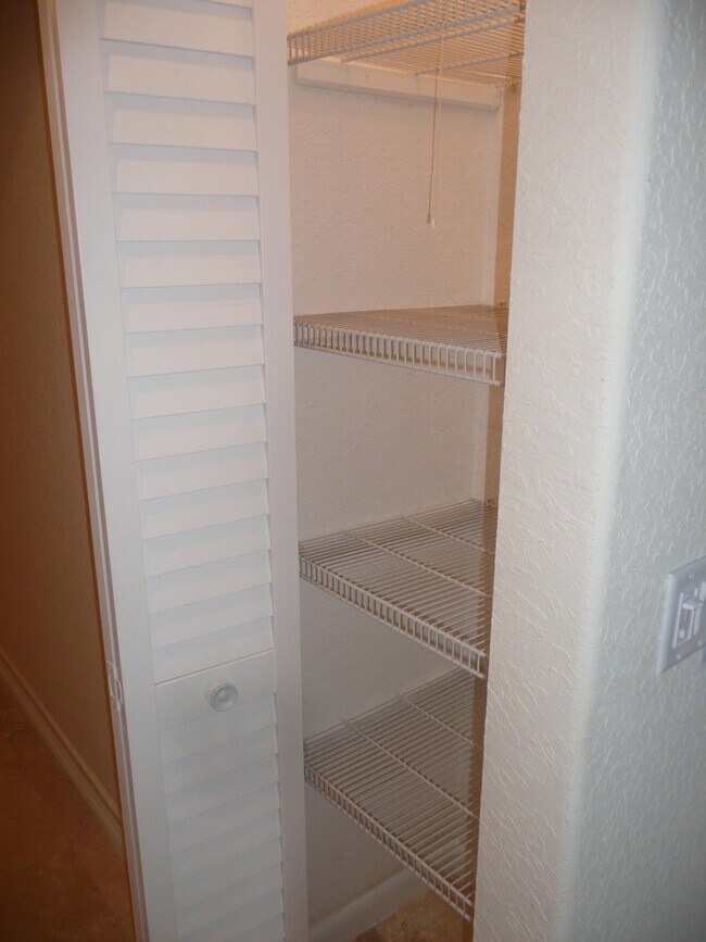 Building Photo - 525 24th Ave N