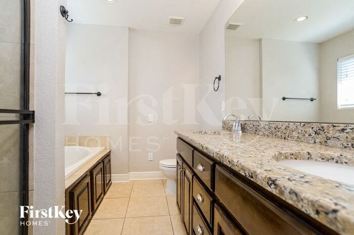 Building Photo - 10511 Augusta Dr