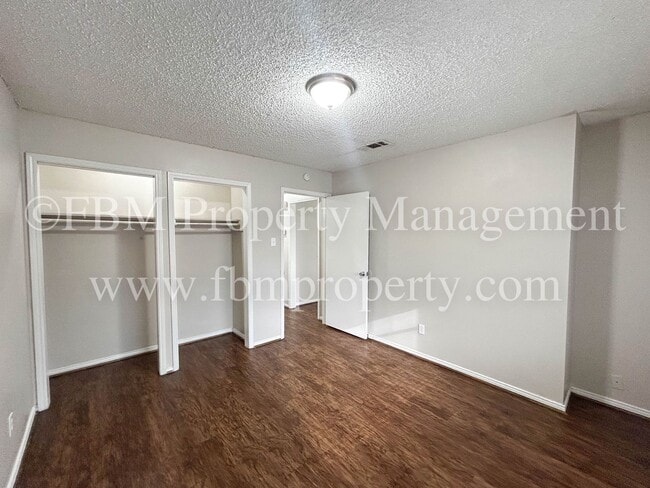 Building Photo - 1603 S Hall St
