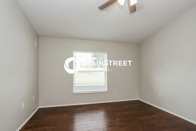 Building Photo - 5499 Moon Valley Dr