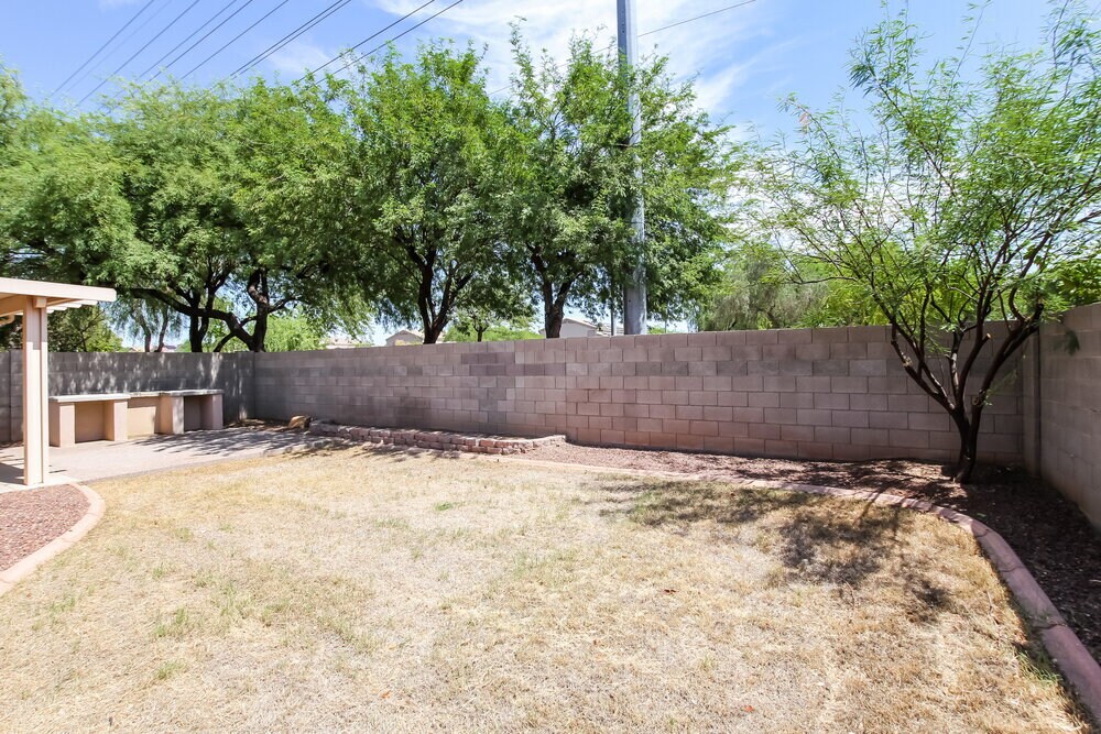 Building Photo - 14285 N Gil Balcome Ct