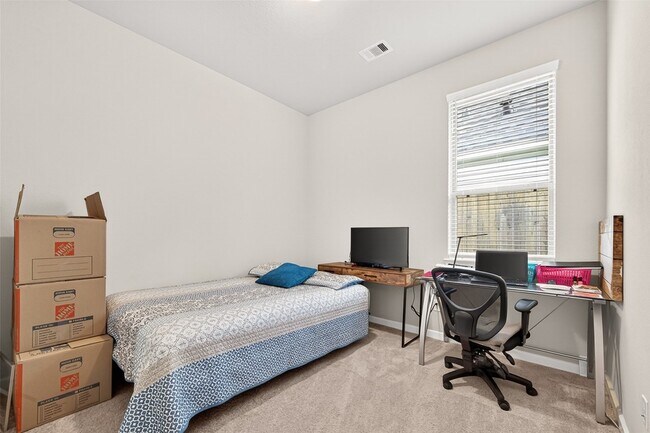 Building Photo - 305 Rise Ln