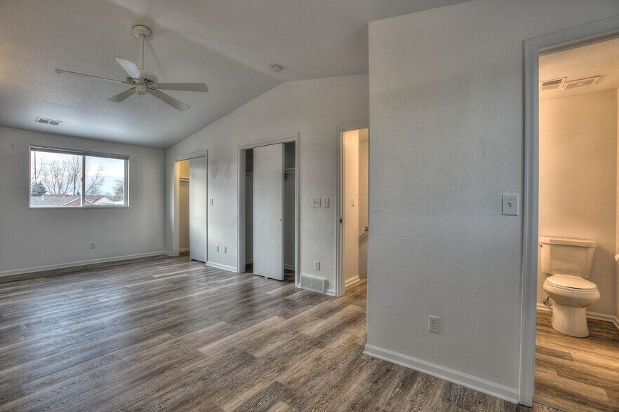 Building Photo - 624 26th St SW