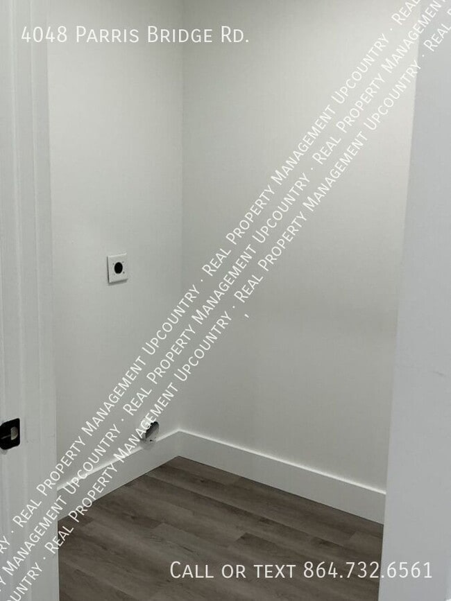 Building Photo - 4048 Parris Bridge Rd