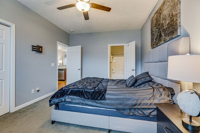 Building Photo - 2 BEDROOM 2 BATH TOWNHOME CLOSE TO DOWNTOWN