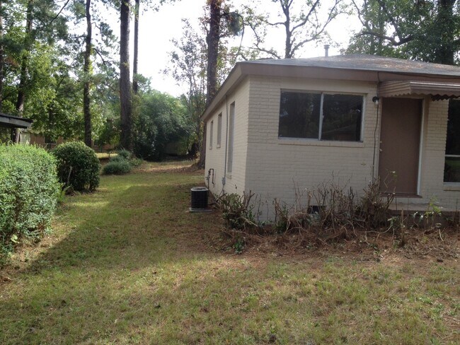Building Photo - **ON HOLD**3 Bedroom / 1 Bathroom Home for Rent in East Columbus, GA***