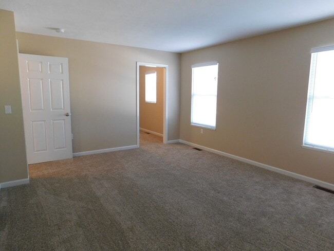 Building Photo - Modern 2-Story Townhome Condo with Resort-...