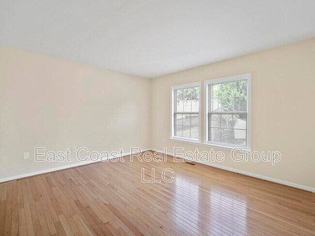 Building Photo - 125 Amelia Dr