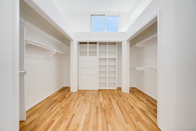 Building Photo - 15851 Mulholland Pl