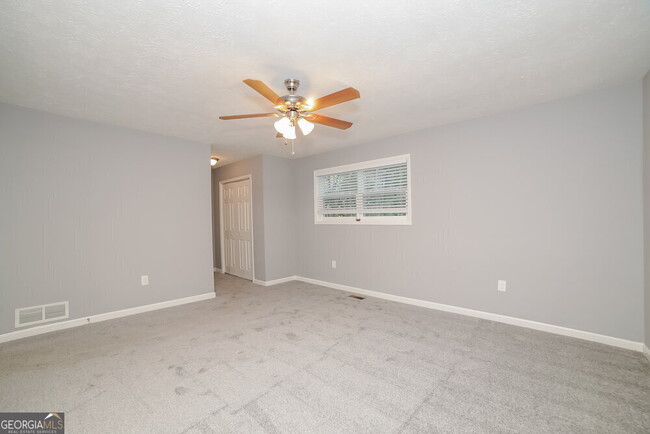 Building Photo - 6513 Mitchell Ln SW