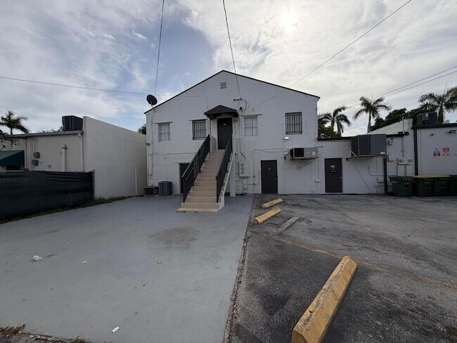 Building Photo - 313 N Krome Ave