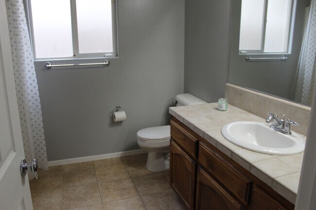 Building Photo - Beautiful Spacious Home for Rent Near Hosking and Mckee Area