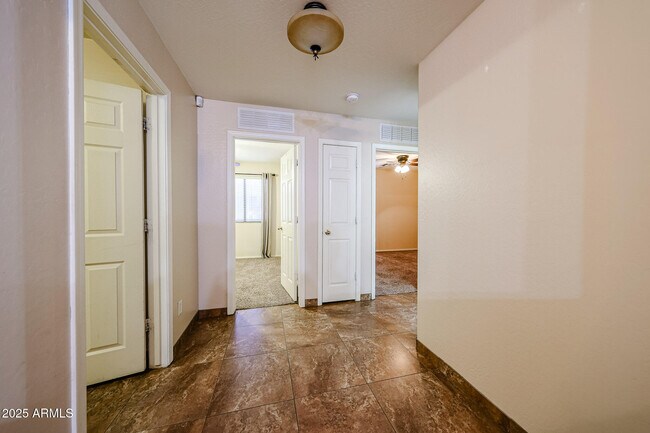 Building Photo - 11761 W Dos Rios Dr