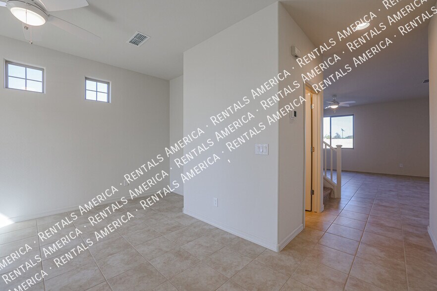 Building Photo - 5625 N 87th Dr