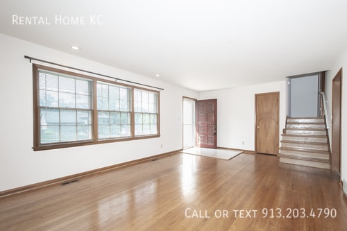 Building Photo - 9151 Somerset Dr
