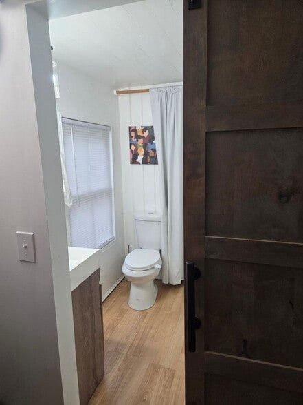 Building Photo - 904 Park Ave