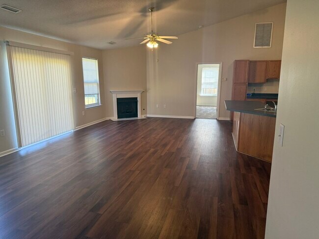 Building Photo - Newly renovated ranch home