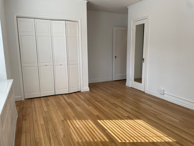 Building Photo - 210 Martine Ave