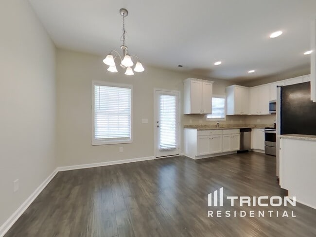 Building Photo - 1007 Cyril Dr