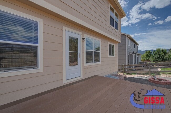 Building Photo - Beautiful home with 4 BR, 3.5 BA, 2 CAR wi...