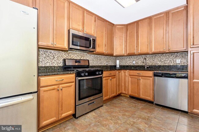 Building Photo - 826 Quince Orchard Blvd