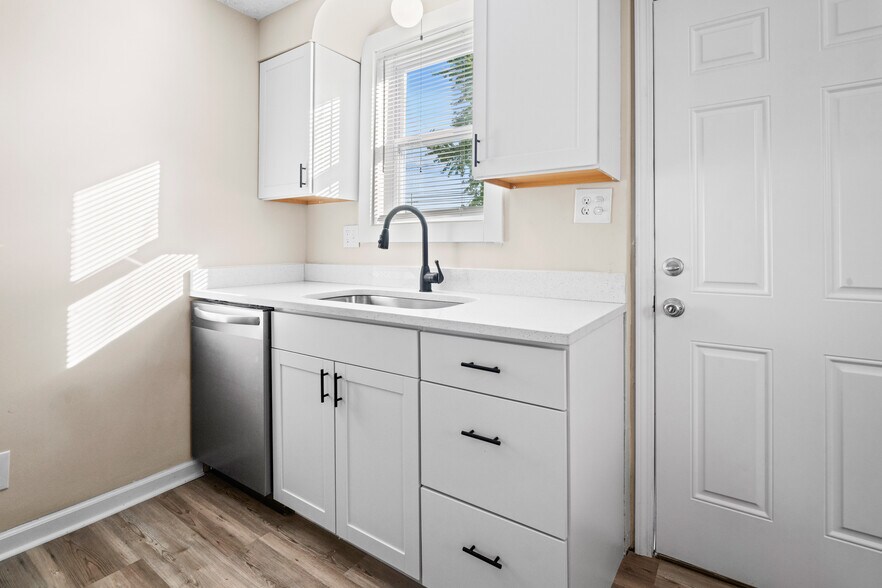 Building Photo - 1747 E Frankfort St