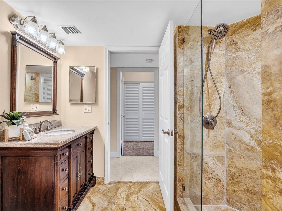 Building Photo - 333 SE 20th Ave