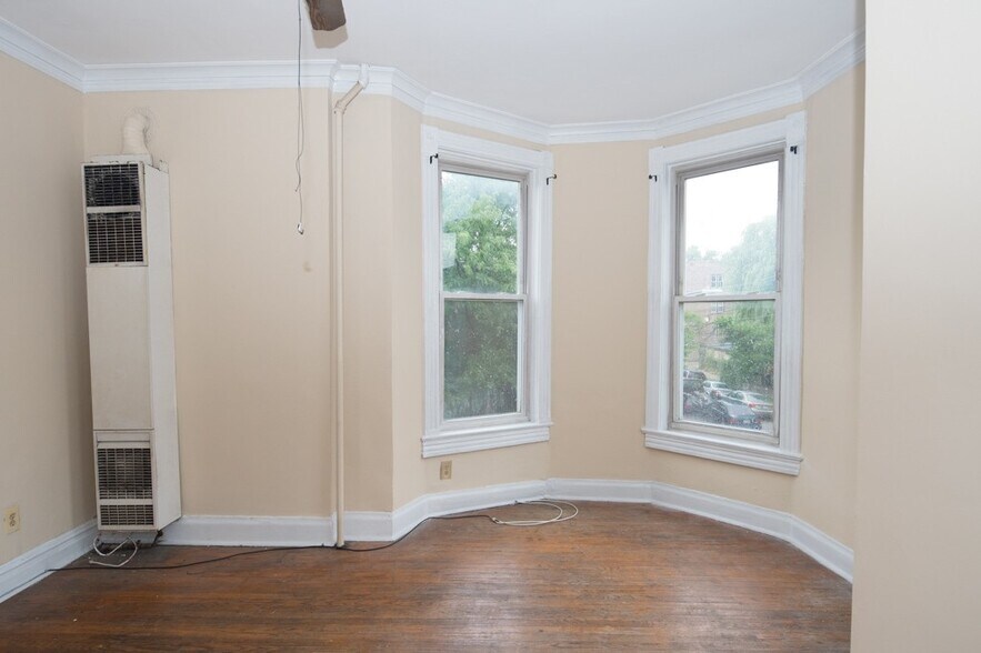 Building Photo - 1056 N Rockwell St