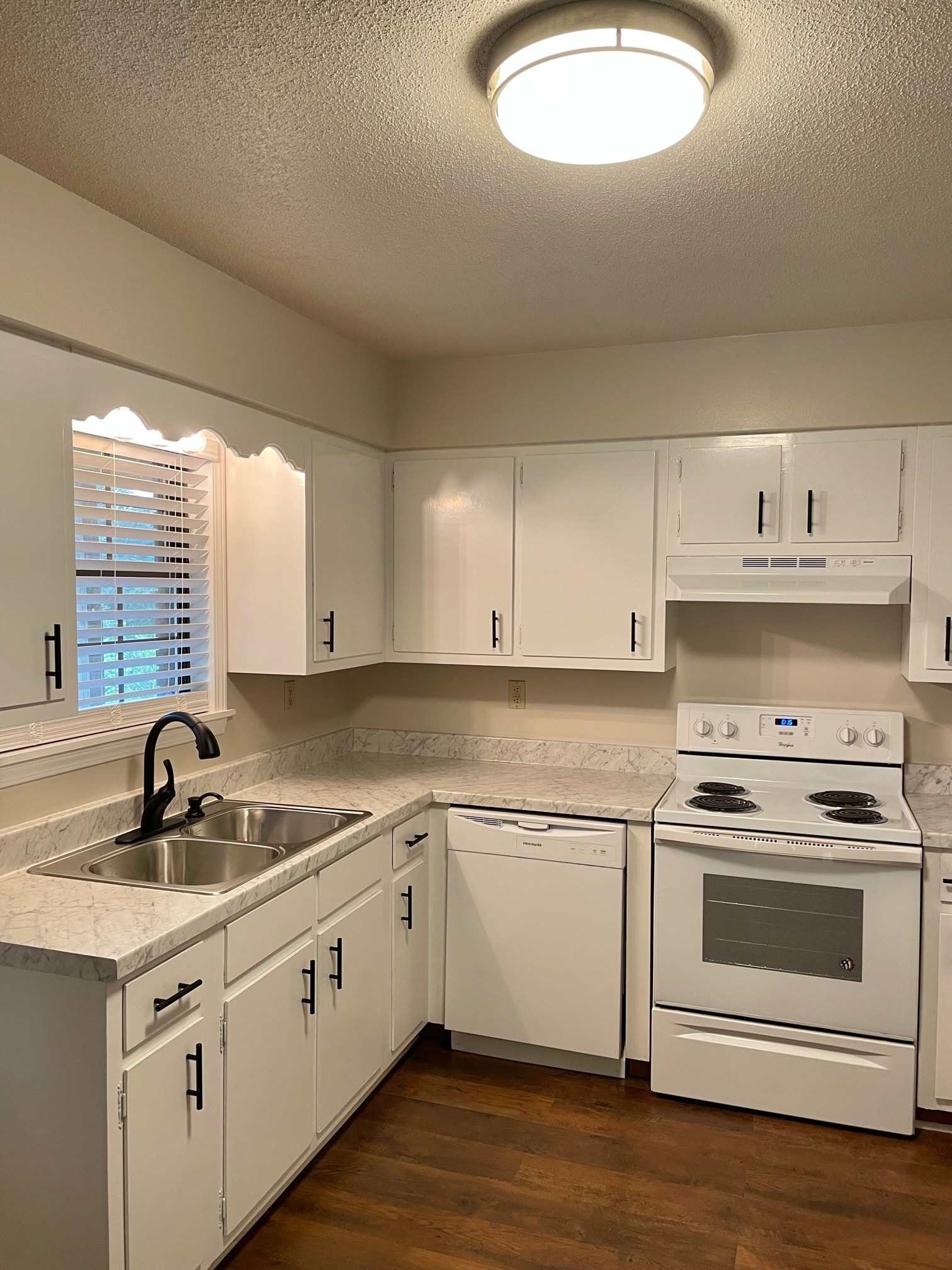 Freshly updated kitchen - 830 Blue Goose Rd