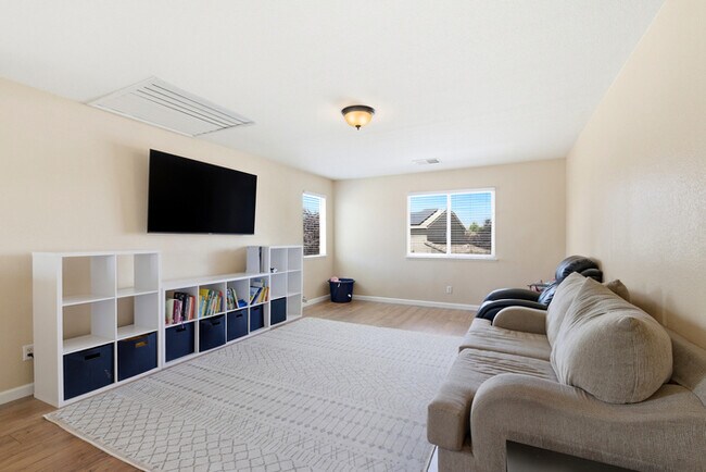 Building Photo - 1282 Seymour Cir