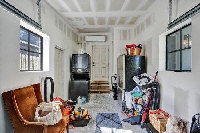 Building Photo - 807 SW 18th St