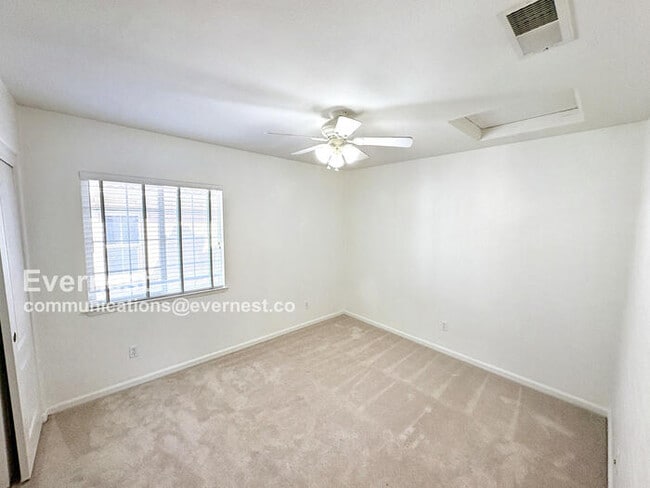 Building Photo - 246 W Recreo Way
