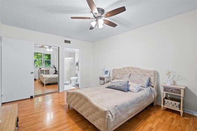 Building Photo - 8851 Wiles Rd