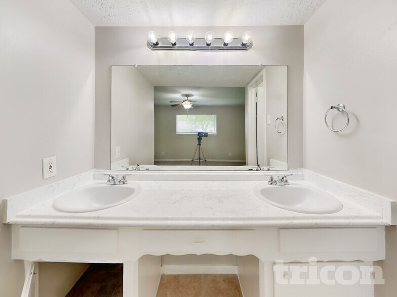 Building Photo - 4322 High Point Ln