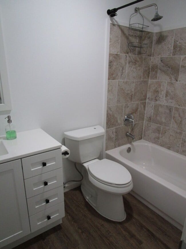 Building Photo - 1009 Chippewa Dr