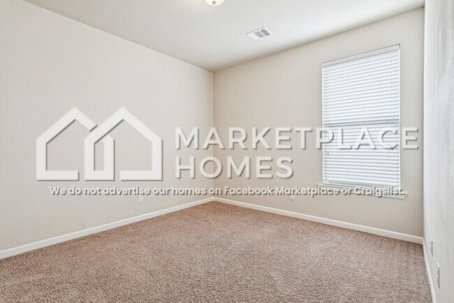 Building Photo - 905 Lakeshore Vlg Pt