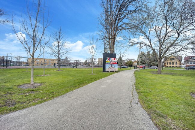 Building Photo - 2749 N Kilbourn Ave