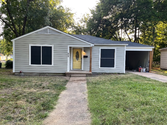 Building Photo - 604 12th St SE