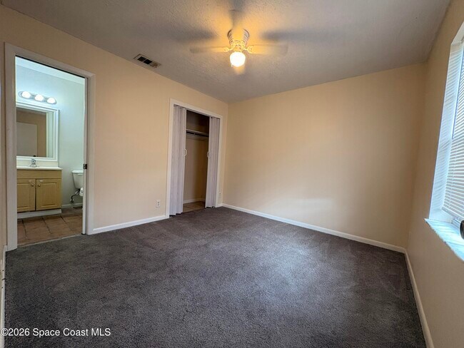 Building Photo - 2000 Agora Cir SE