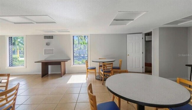 Building Photo - 4965 Puritan Cir